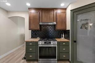 127 SW Vicki Ln, Grants Pass, OR 97526 - Photo 9