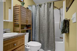 1520/1522 E Washington Ave, Cottage Grove, OR 97424 - Photo 25