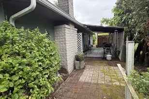 392 S 37th St, Springfield, OR 97478 - Photo 5