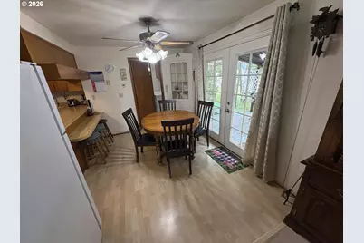 392 S 37th St, Springfield, OR 97478 - Photo 15