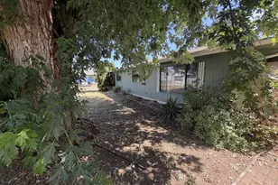 392 S 37th St, Springfield, OR 97478 - Photo 5
