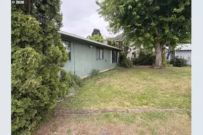 392 S 37th St, Springfield, OR 97478 - Photo 9