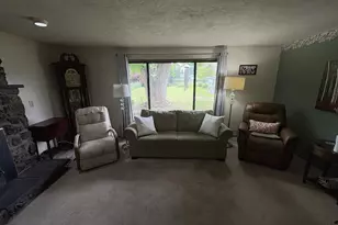 392 S 37th St, Springfield, OR 97478 - Photo 17