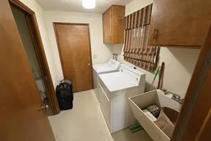 392 S 37th St, Springfield, OR 97478 - Photo 21