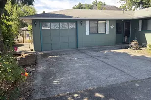 392 S 37th St, Springfield, OR 97478 - Photo 3
