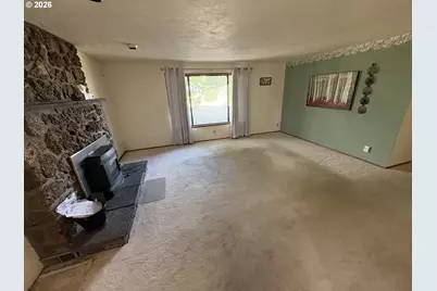392 S 37th St, Springfield, OR 97478 - Photo 15