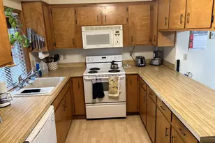 392 S 37th St, Springfield, OR 97478 - Photo 11