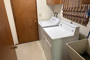 392 S 37th St, Springfield, OR 97478 - Photo 17