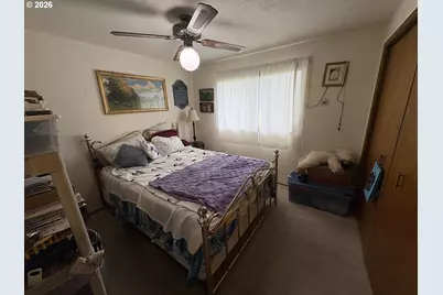 392 S 37th St, Springfield, OR 97478 - Photo 25