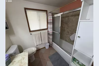 392 S 37th St, Springfield, OR 97478 - Photo 21