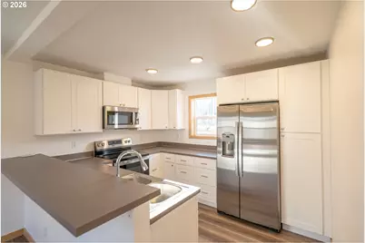 51695 Rose St, Blue River, OR 97413 - Photo 5