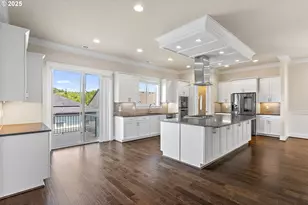 16649 SW Friendly Ln, Beaverton, OR 97007 - Photo 13