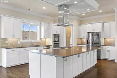 16649 SW Friendly Ln, Beaverton, OR 97007 - Photo 11