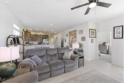948 Laurel Pl, Silverton, OR 97381 - Photo 15