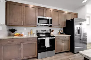 1018 S 52nd St, Springfield, OR 97478 - Photo 5