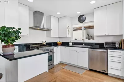 173 NE Bridgeton Rd #13, Portland, OR 97211 - Photo 9