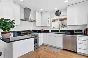 173 NE Bridgeton Rd, Portland, OR 97211 - Photo 9