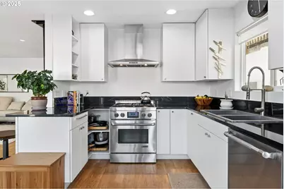 173 NE Bridgeton Rd #13, Portland, OR 97211 - Photo 9