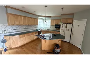 6352 SE Wildlife Estates Dr, Milwaukie, OR 97267 - Photo 3