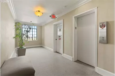 2336 SW Osage St #402, Portland, OR 97205 - Photo 5