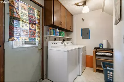 220 SE 28th Ave, Hillsboro, OR 97123 - Photo 9