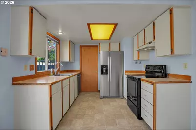 760 SE 139th Ave, Portland, OR 97233 - Photo 15