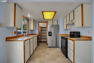 760 SE 139th Ave, Portland, OR 97233 - Photo 17