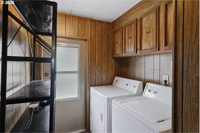 690 Village Pines Dr, Coos Bay, OR 97420 - Photo 19