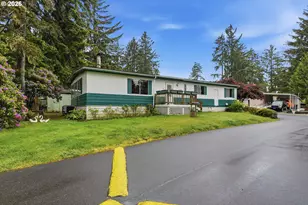 690 Village Pines Dr, Coos Bay, OR 97420 - Photo 7