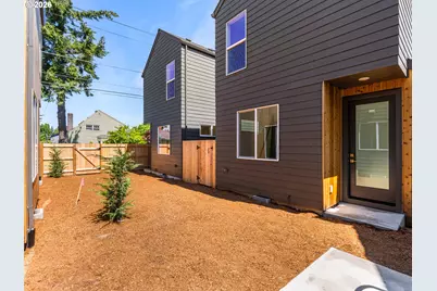 7560 N Emerald Ave, Portland, OR 97217 - Photo 11