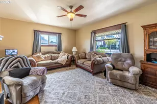 1111 E 9th St, The Dalles, OR 97058 - Photo 9