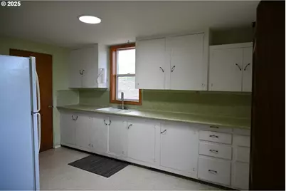 115 N Water St, Weston, OR 97886 - Photo 9