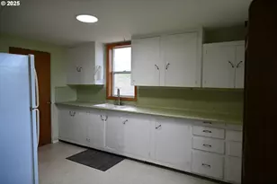 115 N Water St, Weston, OR 97886 - Photo 9