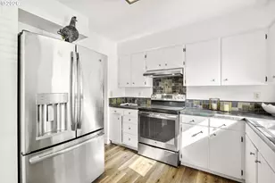 14225 SE Mill St, Portland, OR 97233 - Photo 15