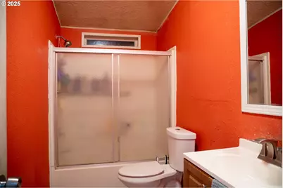 300 S Everest St, Newberg, OR 97132 - Photo 21