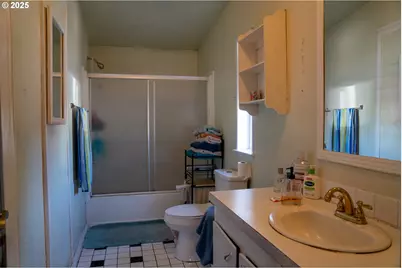 300 S Everest St, Newberg, OR 97132 - Photo 17