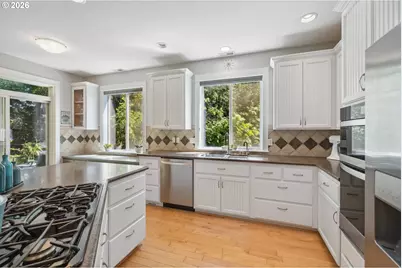 7540 SW Becky Ct, Beaverton, OR 97007 - Photo 3