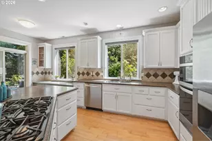 7540 SW Becky Ct, Beaverton, OR 97007 - Photo 3