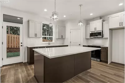 284 NW Mawrcrest Ave, Gresham, OR 97030 - Photo 9