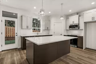 284 NW Mawrcrest Ave, Gresham, OR 97030 - Photo 9