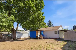 8233 NE Going Pl, Portland, OR 97220 - Photo 23