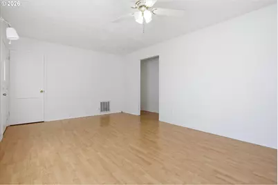 8233 NE Going Pl, Portland, OR 97220 - Photo 7