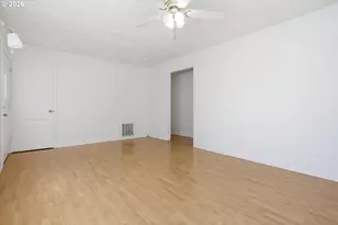 8233 NE Going Pl, Portland, OR 97220 - Photo 7