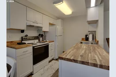 8913 SE Rhone St, Portland, OR 97266 - Photo 23