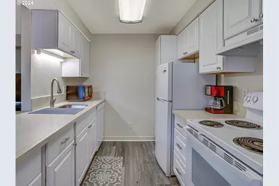 8913 SE Rhone St, Portland, OR 97266 - Photo 11