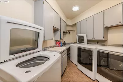 16121 NE San Rafael St, Portland, OR 97230 - Photo 11