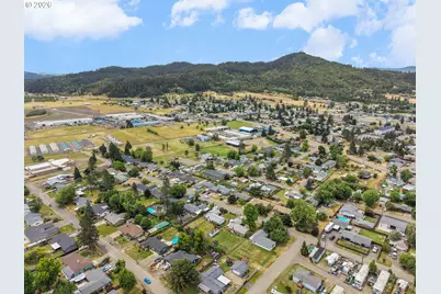 164 Hawthorne St, Sutherlin, OR 97479 - Photo 41