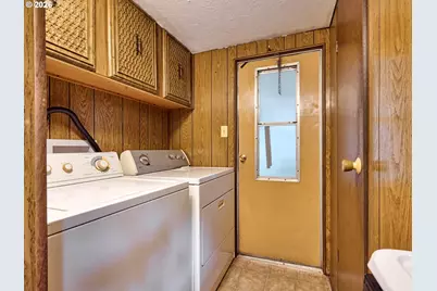 22069 Erica Dr, Aurora, OR 97002 - Photo 7