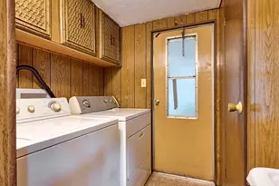 22069 Erica Dr, Aurora, OR 97002 - Photo 7