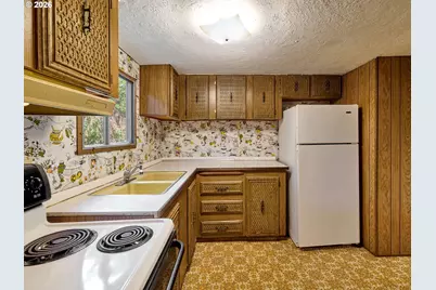 22069 Erica Dr, Aurora, OR 97002 - Photo 5